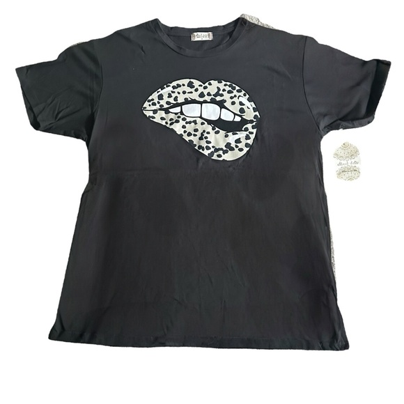 Altar’d State Women’s Cheetah Print Lips Short Sleeve Graphic T-Shirt Size M NWT - Picture 1 of 8